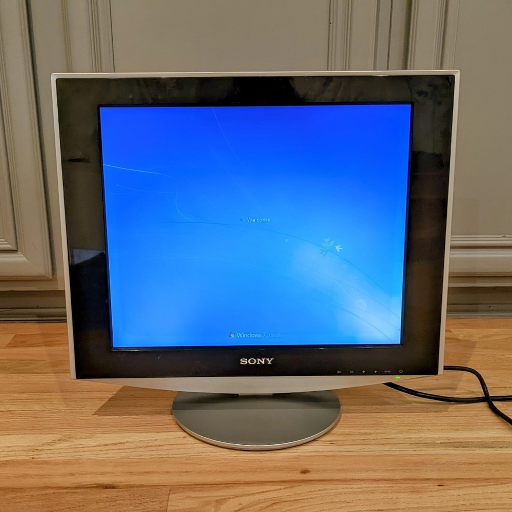 Sony SDM-HS73 LCD 17" Screen TFT Display Adjustable Monitor 1280x1024Tested USED